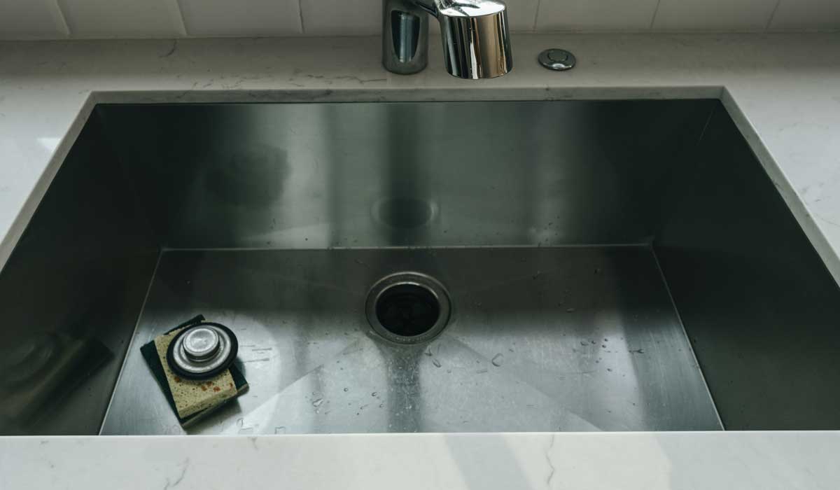 evitar-atascos-en-el-fregadero-de-la-cocina-fontaneria-tambot-fontaneros-en-vigo