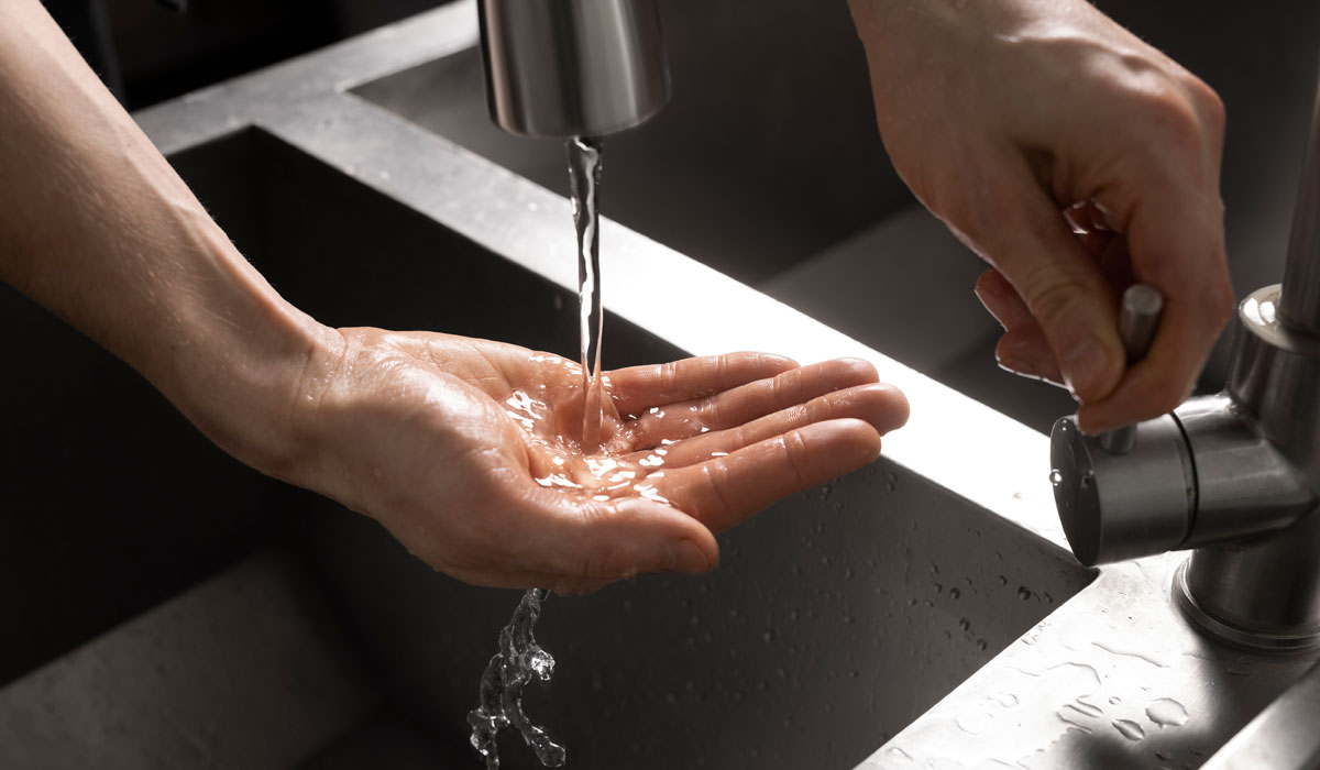 poca-agua-grifo-cocina-fontaneria-tambot-fontaneros-en-vigo